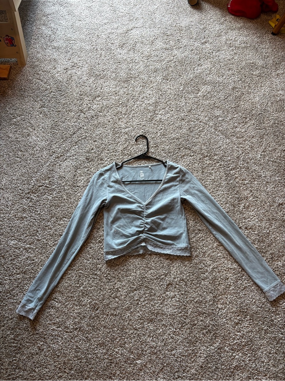 Me to We Light Blue/Green Ruched V-Neck Long Sleeve Crop Top